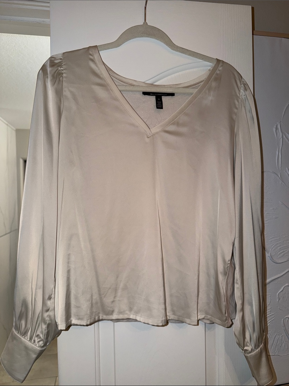White House Black Market Cream V-Neck Satin Blouse/knit back EUC Size Medium